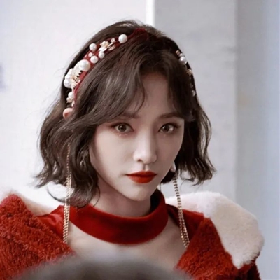 安静又温柔又沉稳的女生头像(精选24张)