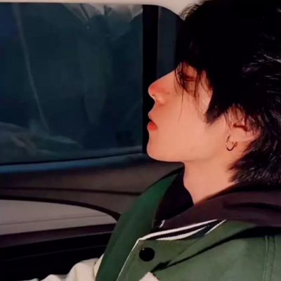 图片壁纸2023最火男生头像(24张)