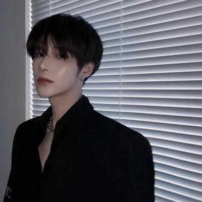 微信头像百看不腻的男(精选24张)