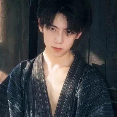 微信头像百看不腻的男(精选24张)