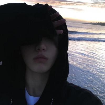 彻底绝望的头像男生(22张)