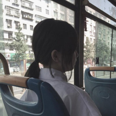 让人心碎到哭的头像女背影(精选30张)