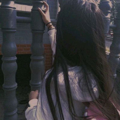 让人心碎到哭的头像女背影(精选30张)