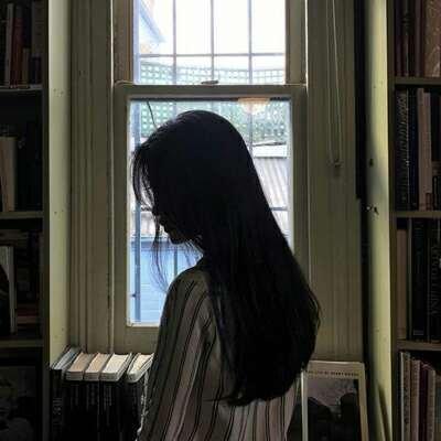 让人心碎到哭的头像女背影(精选30张)