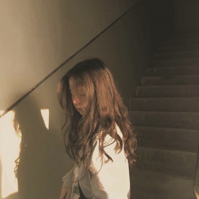 2023最火的伤感女头像(18张)