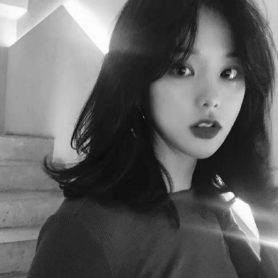 2023最火的伤感女头像(18张)