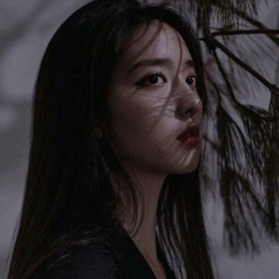 2023最火的伤感女头像(18张)