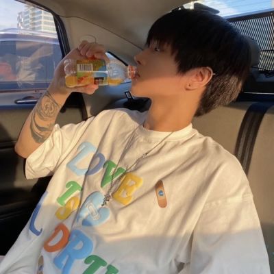 最近比较火的男生头像(27张)