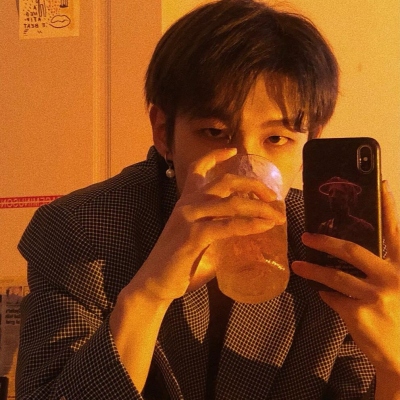 最近比较火的男生头像(27张)