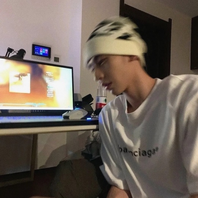 最近比较火的男生头像(27张)