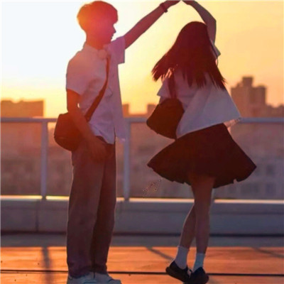 微信头像真人情侣2023最火图片(26张)