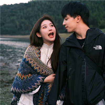 微信头像真人情侣2023最火图片(26张)