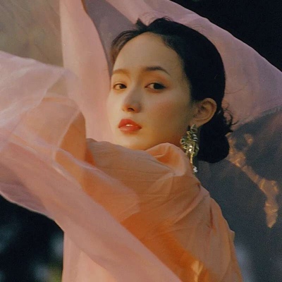 高清成熟气质女人的头像图片(24张)