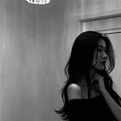 成熟御姐黑白头像(精选24张)