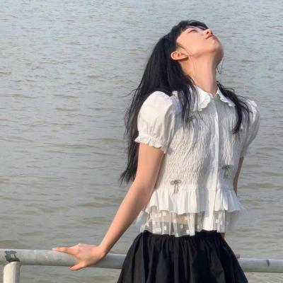 优质女头ins2023新款高清图片(精选24张)