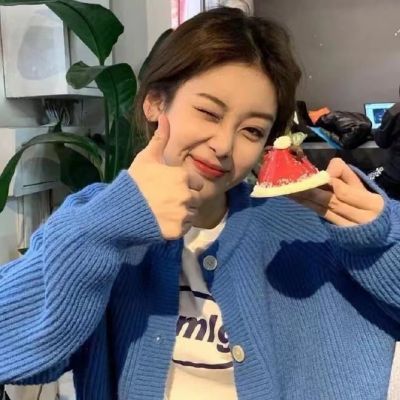 优质女头ins2023新款高清图片(精选24张)