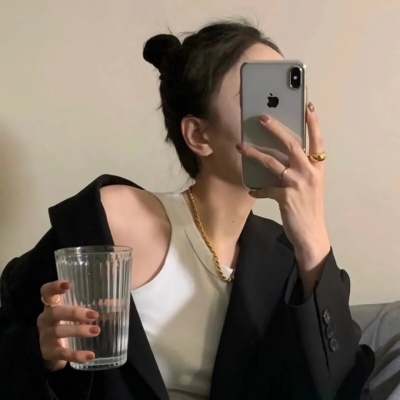 2023年最火挡脸女生头像图片(22张)