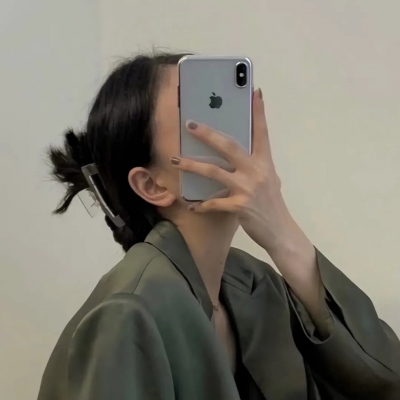 2023年最火挡脸女生头像图片(22张)