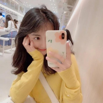 2023年最火挡脸女生头像图片(22张)