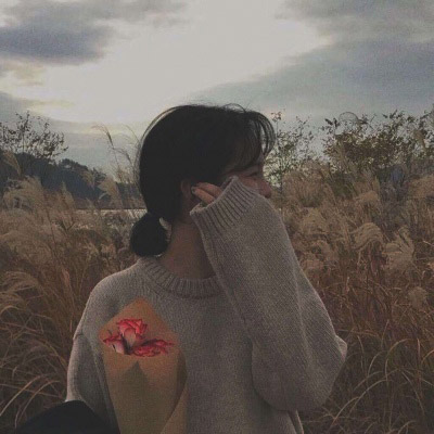 高清伤心流泪的女生头像图片(18张)