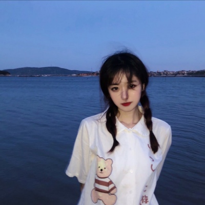 蓝色系清新文艺高清女头图片(21张)