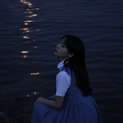 蓝色系清新文艺高清女头图片(21张)