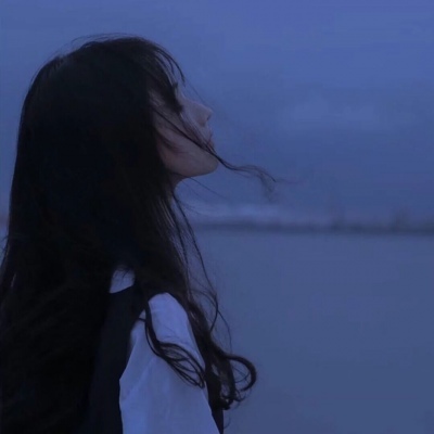 蓝色系清新文艺高清女头图片(21张)