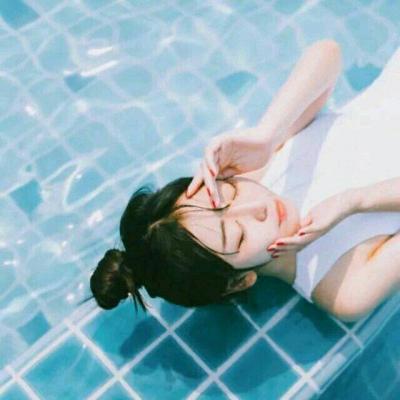 蓝色系清新文艺高清女头图片(21张)