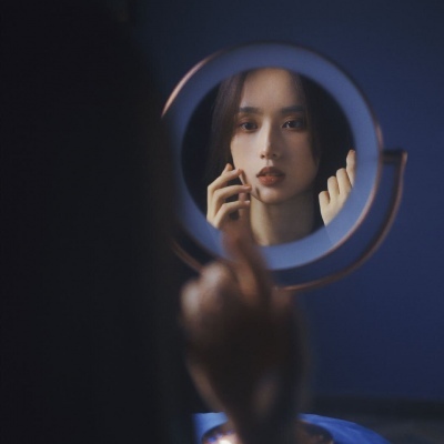 蓝色系清新文艺高清女头图片(21张)