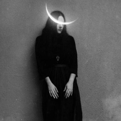 高清好看的女生霸气头像黑白高冷图片(精选24张)