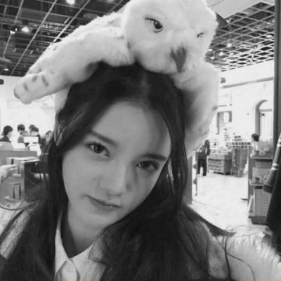 高清好看的女生霸气头像黑白高冷图片(精选24张)