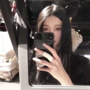 高清漂亮拿手机自拍的女头图片(精选24张)