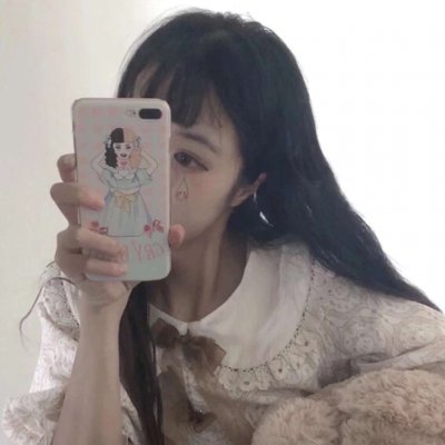 高清漂亮拿手机自拍的女头图片(精选24张)
