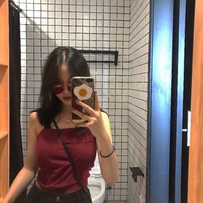 高清漂亮拿手机自拍的女头图片(精选24张)