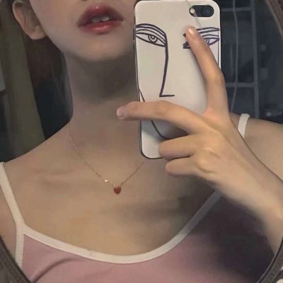 高清漂亮拿手机自拍的女头图片(精选24张)