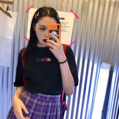 高清漂亮拿手机自拍的女头图片(精选24张)