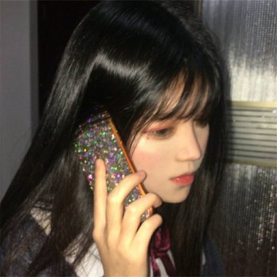 高清漂亮拿手机自拍的女头图片(精选24张)