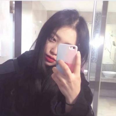 高清好看的头像拿手机女生图片(24张)