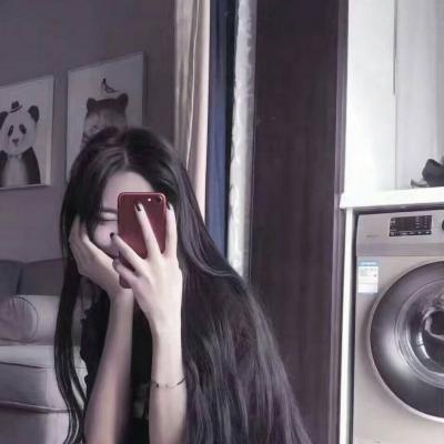 高清好看的头像拿手机女生图片(24张)