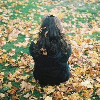 落叶一个人伤感背影图片头像(精选15张)