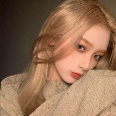 高清好看的时尚微信头像女生高冷图片(精选24张)