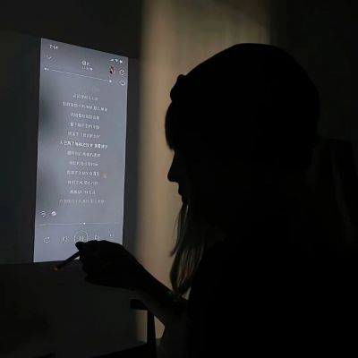 伤感情侣头像一男一女图片(精选18张)