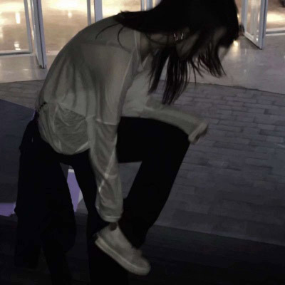 失落女生头像伤感图片(24张)