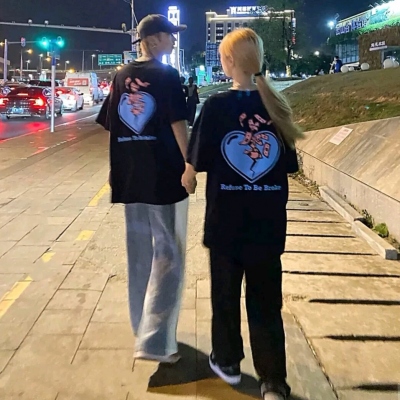 高清潮流情侣头像两张图片(24张)