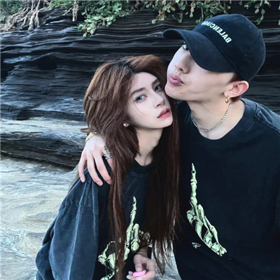 2023一左一右最潮情侣头像两张(24张)