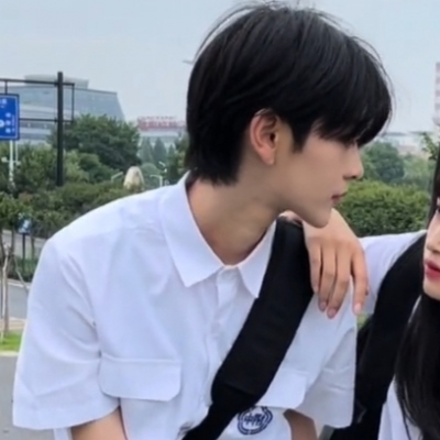 高清好看的真人年轻学生可用情头(精选24张)