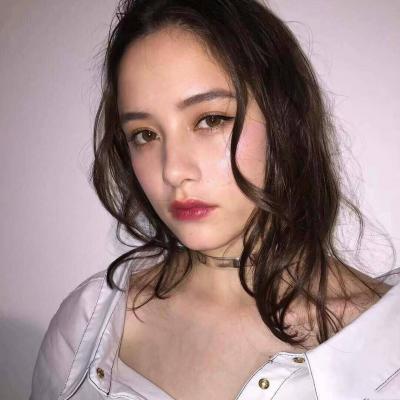 好看的时尚女头像可爱小清新图片(精选26张)