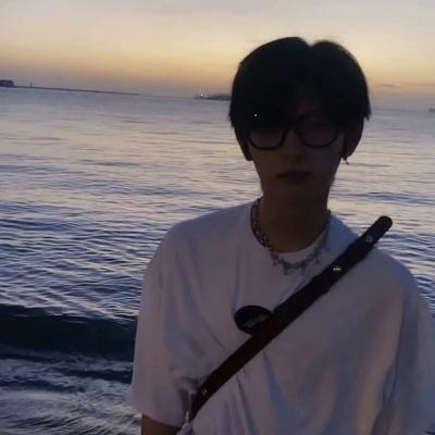 唯美高雅有诗意的微信头像图片男(精选24张)