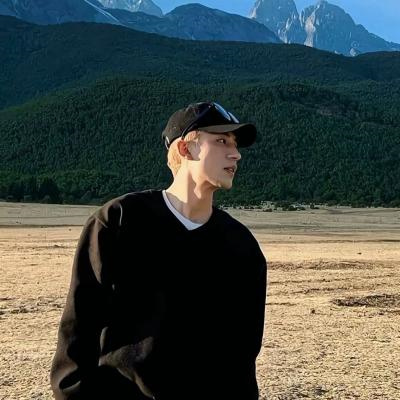 唯美高雅有诗意的微信头像图片男(精选24张)