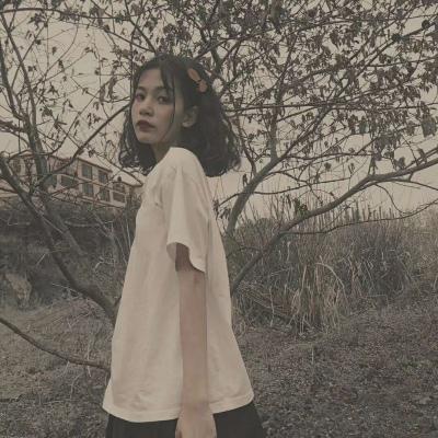 高雅有诗意的微信头像女(精选24张)